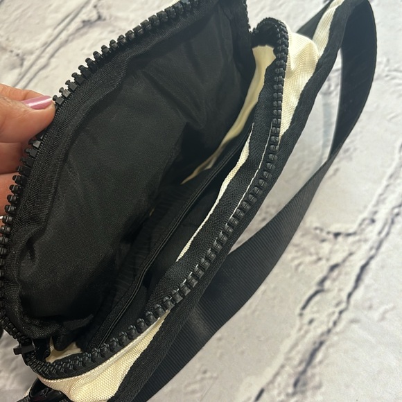 NWT MVRK Men’s Chest Pack . - Picture 7 of 9